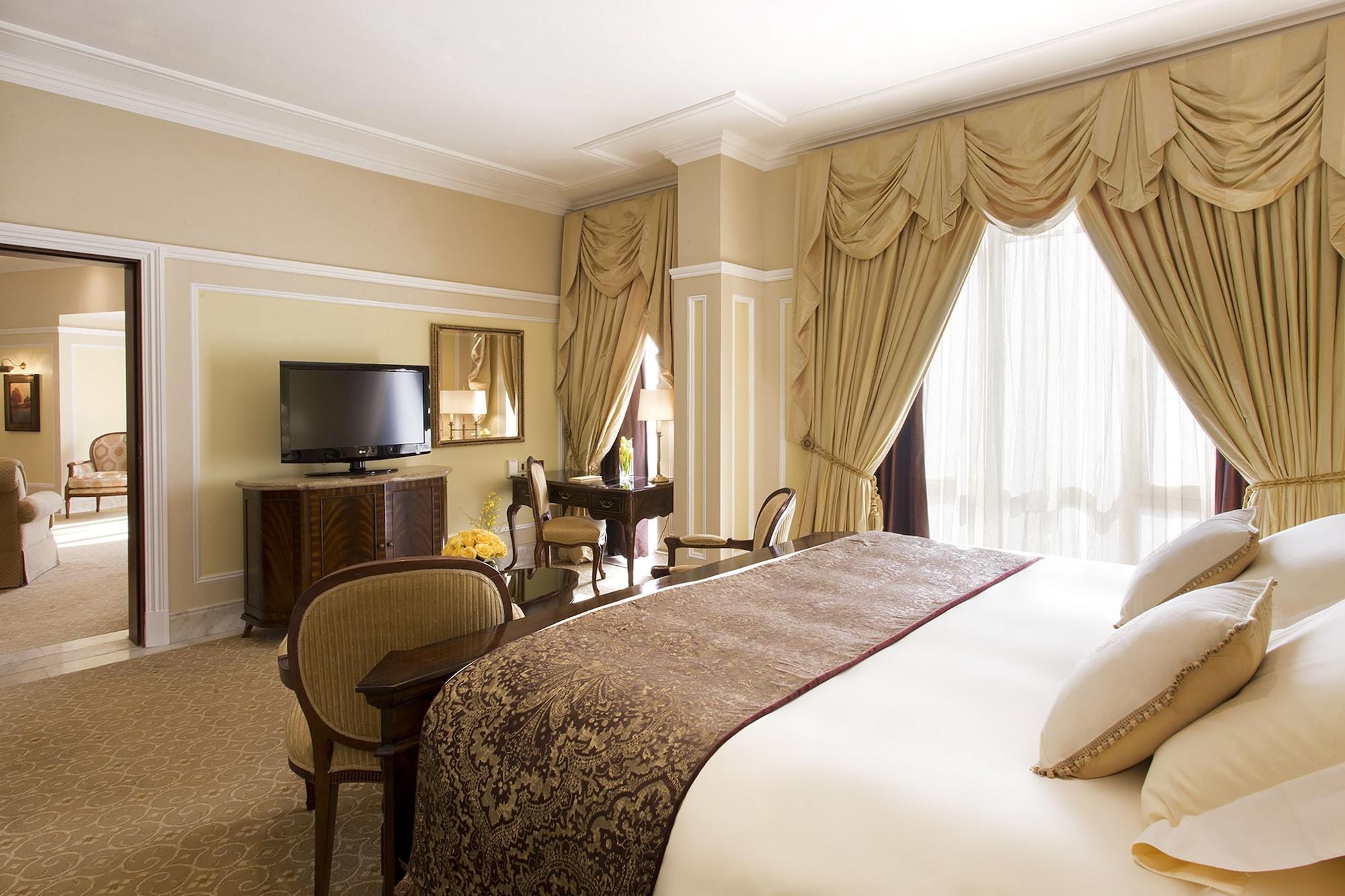 The Regency Hotel Kuwait Kuwait City Exterior foto A bedroom at the hotel