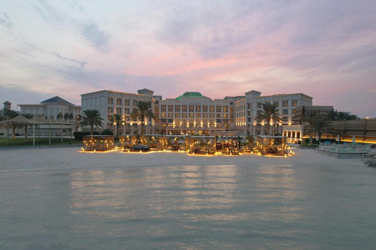 The Regency Hotel Kuwait Kuwait City Exterior foto The Fairmont Hotel in the evening