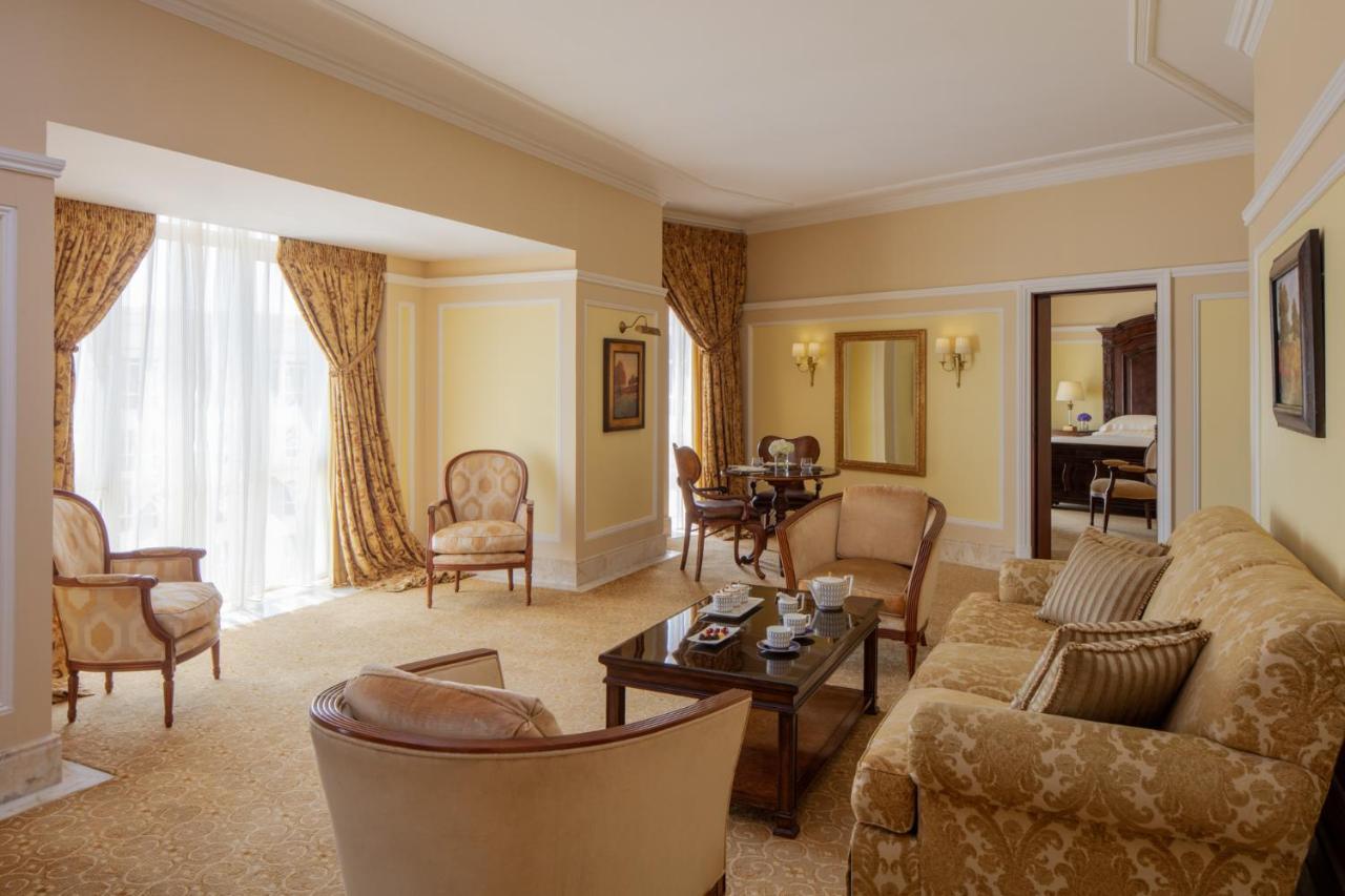 The Regency Hotel Kuwait Kuwait City Exterior foto A suite at the Four Seasons Hotel, Istanbul
