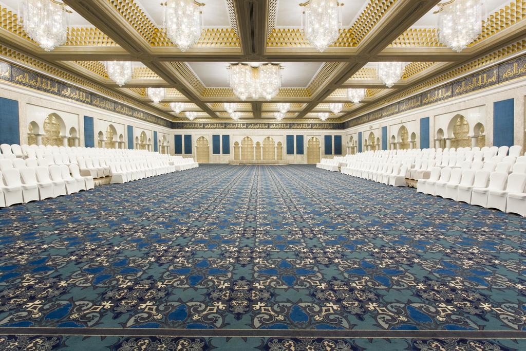 The Regency Hotel Kuwait Kuwait City Exterior foto The interior of the main hall
