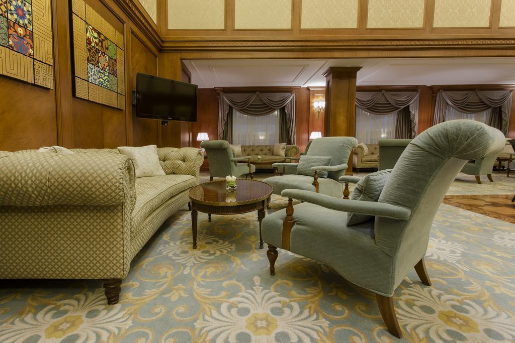 The Regency Hotel Kuwait Kuwait City Exterior foto The lobby of the hotel